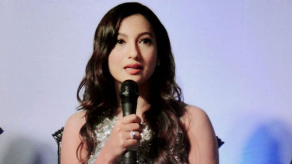 गौहर दुख की घड़ी में, उनको वक्त दीजिए