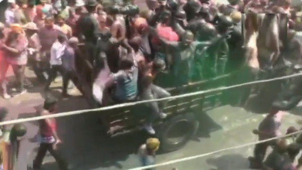 WATCH: Shahjahanpur people playing Holi with shoes in Uttar Pradesh, video goes to viral