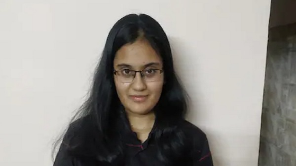 काव्या चोपड़ा ने 300/300 अंक पाकर रचा इतिहास