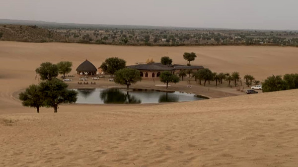  लालटेन की रोशनी में भोजन