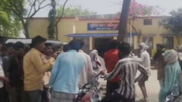 In-laws took carcass after 30 years of love marriage for fine of five thousand rupees In-laws took carcass after 30 years of love marriage for fine of five thousand rupees
