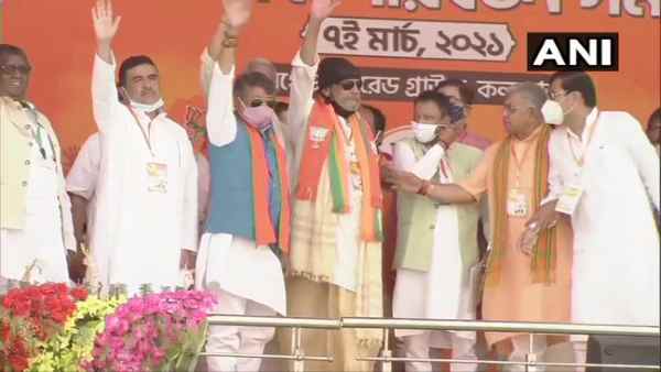 मिथुन चक्रवर्ती पर भाजपा ने क्यों लगाया दांव मिथुन चक्रवर्ती पर भाजपा ने क्यों लगाया दांव