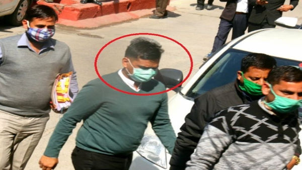 नीरज मीणा से व्हाट्सएप कॉल से बातचीत की