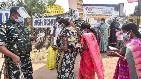 हम हाथियों से नहीं लड़ सकते- वोटर हम हाथियों से नहीं लड़ सकते- वोटर