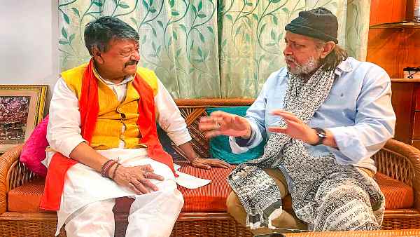 लेफ्ट फ्रंट की सरकार में बढ़ी राजनीति में दिलचस्पी लेफ्ट फ्रंट की सरकार में बढ़ी राजनीति में दिलचस्पी
