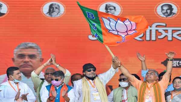 'अर्बन नक्सली' वाले इतिहास से कैसे पीछा छुड़ाएगी भाजपा 'अर्बन नक्सली' वाले इतिहास से कैसे पीछा छुड़ाएगी भाजपा