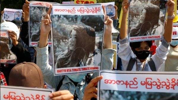 म्यांमार में खूंखार बनी सेना