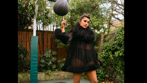 तस्वीर पर ऋतिक और आयुष्मान खुराना का कमेंट