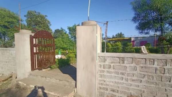 कब्रिस्तान की चारदीवारी का निर्माण कब्रिस्तान की चारदीवारी का निर्माण