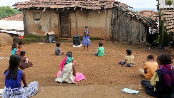 एक से लेकर 8वीं कक्षा तक बच्चों की शिक्षा की निशुल्क व्यवस्था करना एक से लेकर 8वीं कक्षा तक बच्चों की शिक्षा की निशुल्क व्यवस्था करना