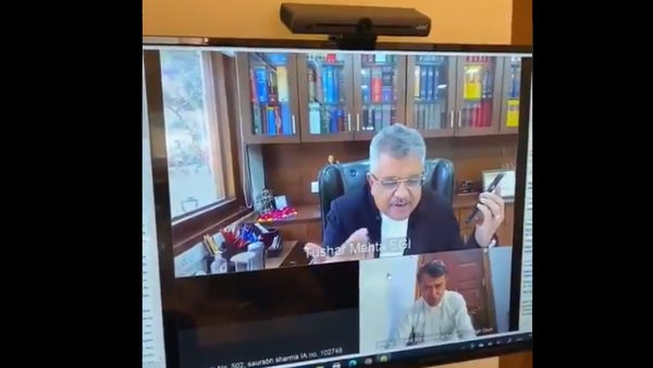 तुषार महेता ने मजाकिया अंदाज में उनसे कहा-यहां भेजो