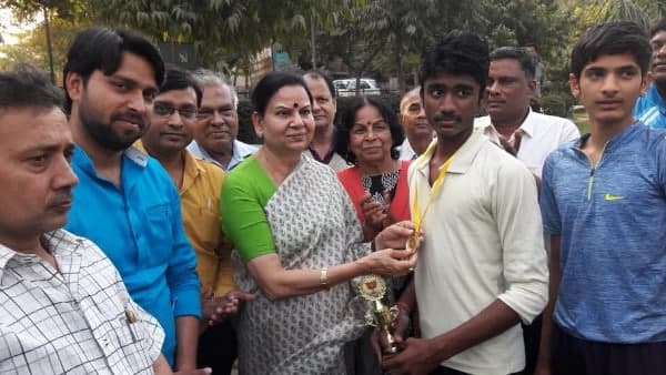  उत्‍तर प्रदेश महिला आयोग में आने वाले मामलों को सुलझाने में किस प्रकार की दिक्‍कतों का सामना करना पड़ता है ?