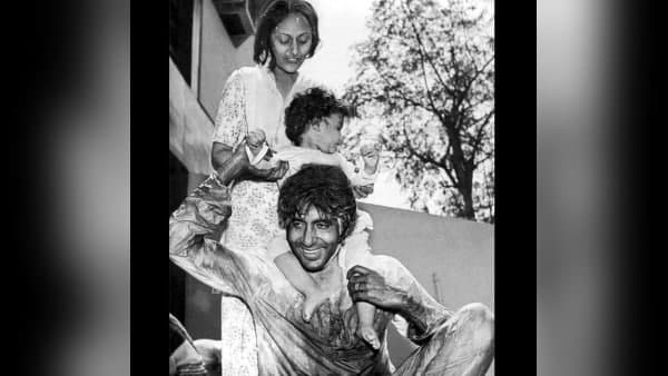 अमिताभ बच्चन ने बेटे अभिषेक संग की ये फोटो की शेयर अमिताभ बच्चन ने बेटे अभिषेक संग की ये फोटो की शेयर