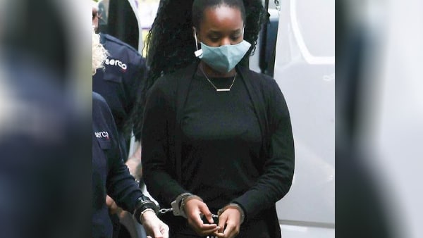 पार्टी के लिए बेटी को भूली मां पार्टी के लिए बेटी को भूली मां