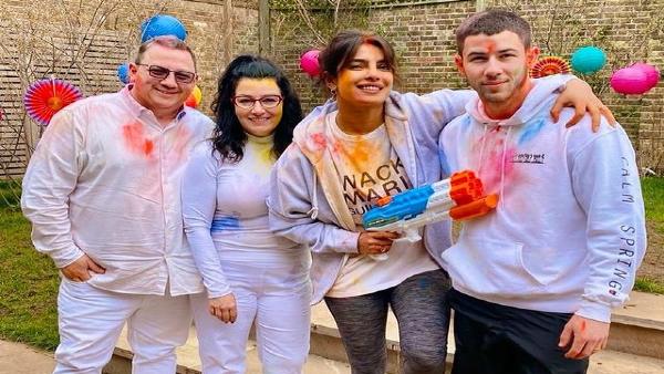 प्रियंका चोपड़ा ने लंदन में खेली होली