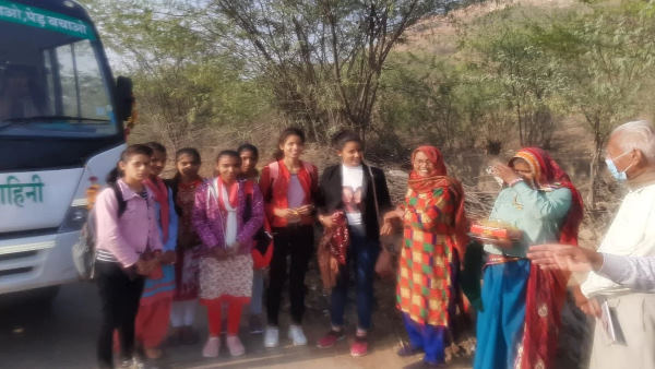 80 बेटियां निशुल्क कर रहीं सफर