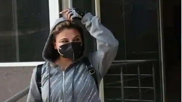 राखी सावंत ने लगाई ड्राइवर की क्लास