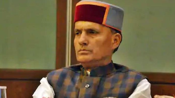 अंदर से बंद था दरवाजा