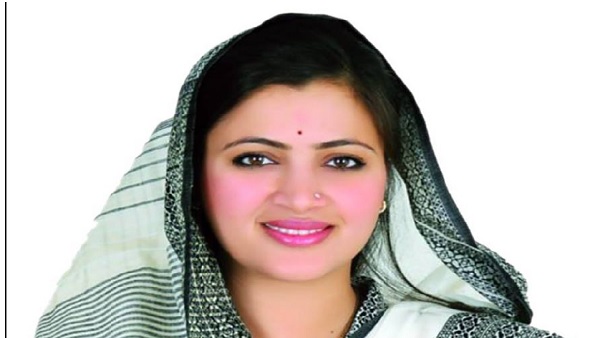 नवनीत राणा ने शिवसेना नेता सावंत पर धमकी देने का आरोप लगाया 