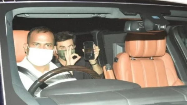 तस्वीरें सोशल मीडिया पर वायरल हो रही हैं तस्वीरें सोशल मीडिया पर वायरल हो रही हैं