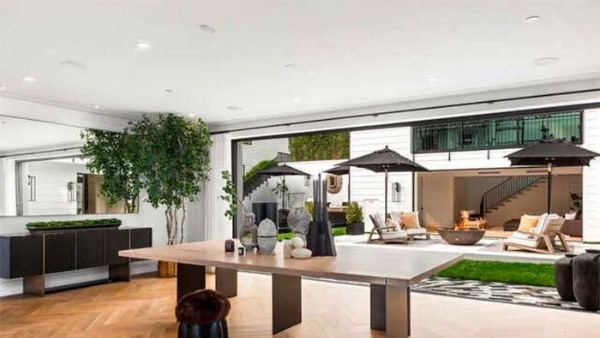 5 बेडरूम और 7 बाथरूम के साथ आधुनिक सुविधाएं