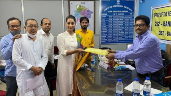 अब राजनीति में भी हाथ आजमा रहीं हैं सयंतिका