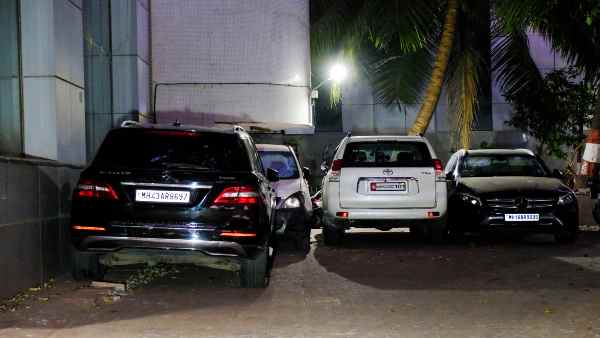 सीसीटीवी फुटेज में ग्रीन सिग्नल पर भी गाड़ी रोके दिखे वाजे