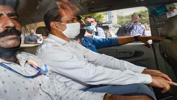 17 फरवरी को 10 मिनट तक हिरेन के साथ थे सचिन वाजे