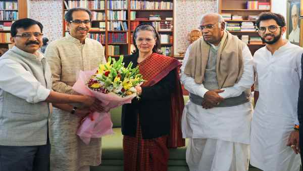 महाराष्ट्र में कांग्रेस मिला चुकी है शिवसेना से हाथ