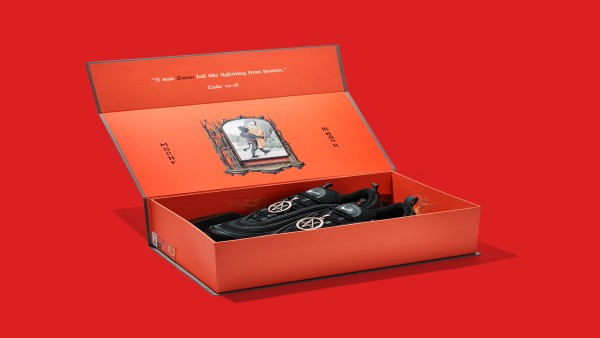 Jesus Shoes (यीशु के जूते) को लेकर भी चर्चा में रही थी मिश्चीफ 