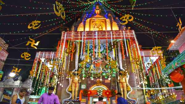 सावन के महीने में लगता है विशाल मेला 