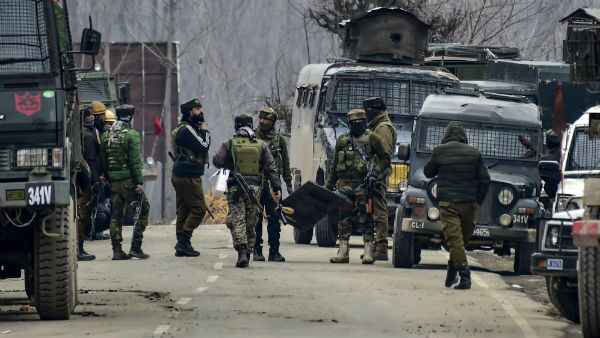 attack on Municipal Office sopore kashmir, terror attack in kashmir, Jammu and Kashmir, Sopore, Baramulla, kashmir, सोपोर में आतंकी हमला, जम्मू कश्मीर, सोपोर में पार्षदों पर हमला, बारामुला attack on Municipal Office sopore kashmir, terror attack in kashmir, Jammu and Kashmir, Sopore, Baramulla, kashmir, सोपोर में आतंकी हमला, जम्मू कश्मीर, सोपोर में पार्षदों पर हमला, बारामुला