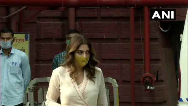 ममता से मिलने अस्पताल पहुंच रहे हैं टीएमसी नेता