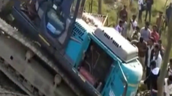 Train Accident today In Bihar: Janki Express clash with JCB Near Nayanagar Samastipur