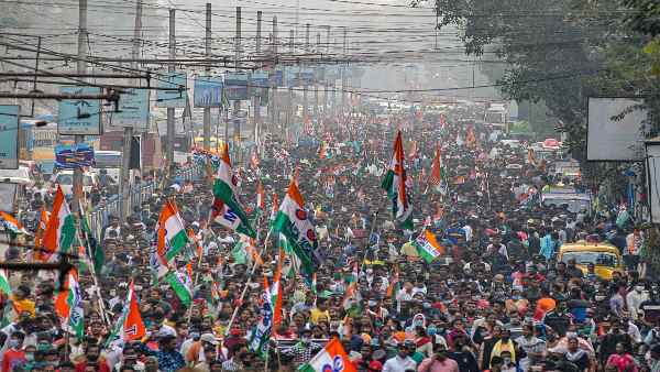 आत्मविश्वास दिखाकर विरोधियों पर दबाव बनाने की रणनीति