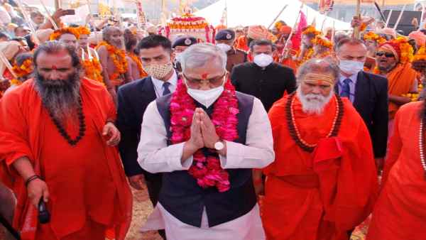 सीएम रावत के खिलाफ विधायकों का विरोध