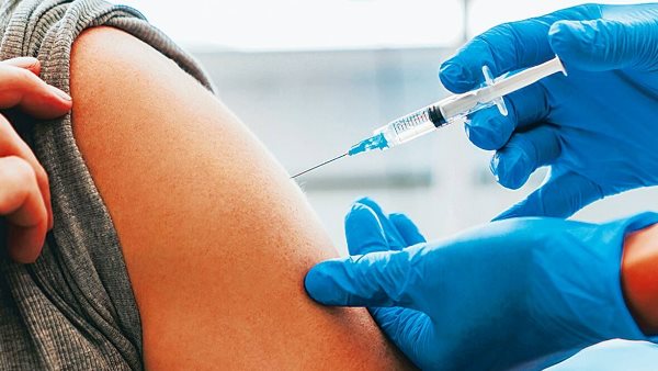 UP became the first state to crossed 3 lakh vaccination doses in one day UP became the first state to crossed 3 lakh vaccination doses in one day