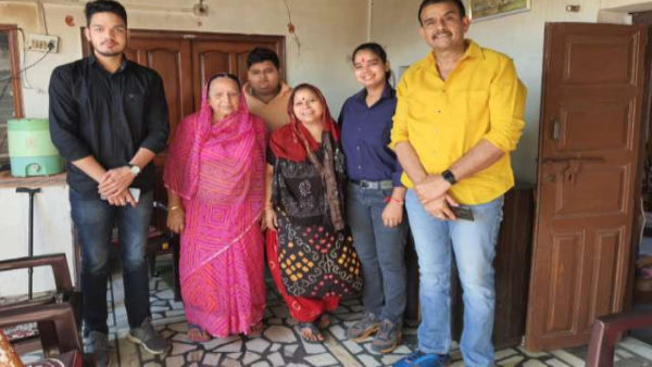  बस में बदमाशों ने भिड़ गए