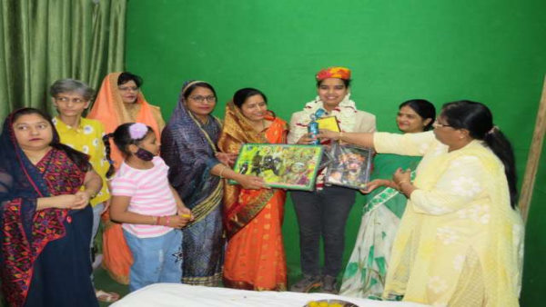  हथियारों समेत नीचे गिरा दिया