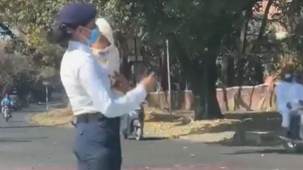 महिला कांस्टेबल पर गिरी गाज