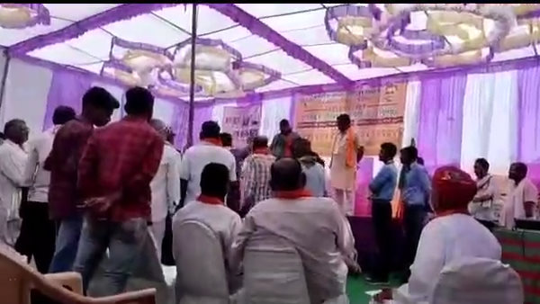 शिकायत करने जयपुर पहुंचीं शिकायत करने जयपुर पहुंचीं