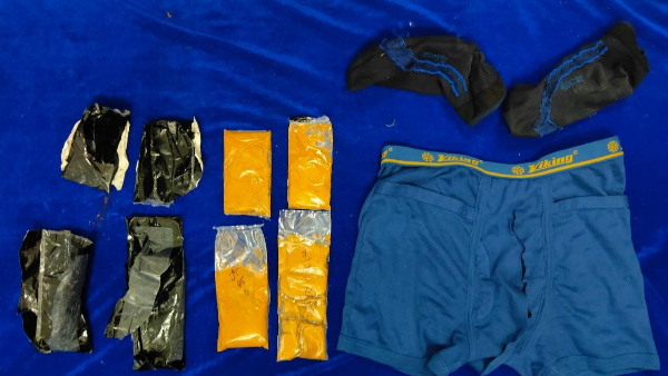 मलाशय के रास्ते में छिपाया सोना