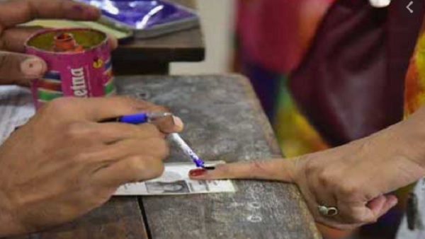 AP Municipal Elections:नगर निगम चुनाव के लिए मतदान जारी