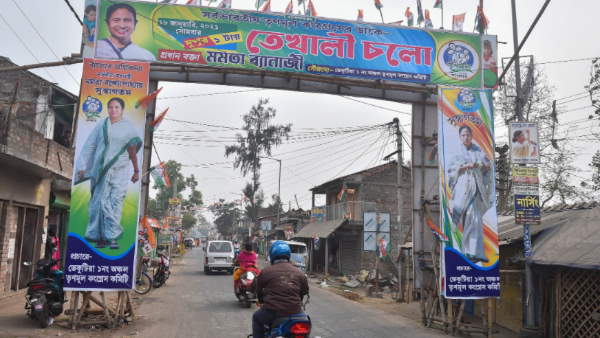  दस साल से सीएम हैं ममता बनर्जी