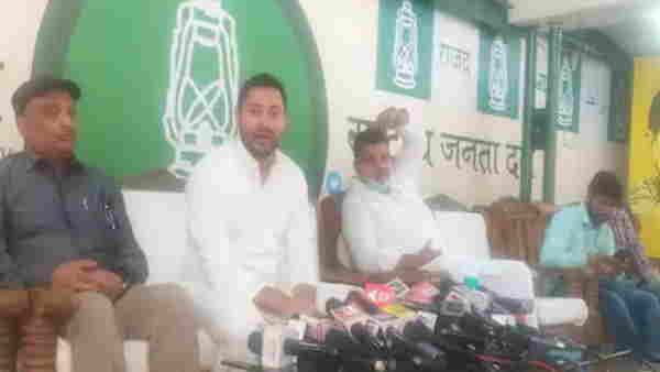tejashwi yadav did press conferrence after praveen jha arresting tejashwi yadav did press conferrence after praveen jha arresting