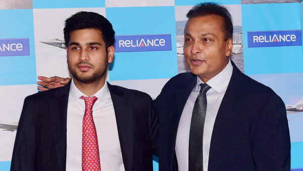 'लोगों को नियंत्रित करने की कोशिश' 'लोगों को नियंत्रित करने की कोशिश'