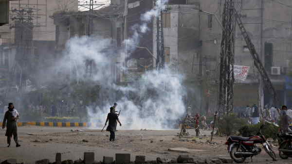 फ्रांस ने नागरिकों को वापस बुलाया