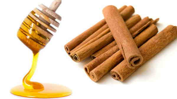 इम्युनिटी के लिए शहद और दालचीनी की चाय इम्युनिटी के लिए शहद और दालचीनी की चाय