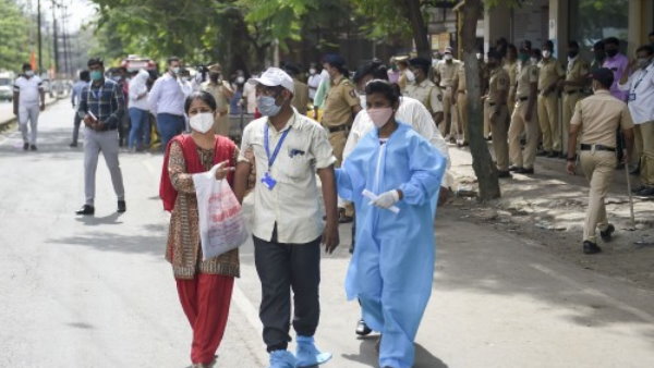 24 घंटे में कोरोना संक्रमण के 48,700 नए मामले