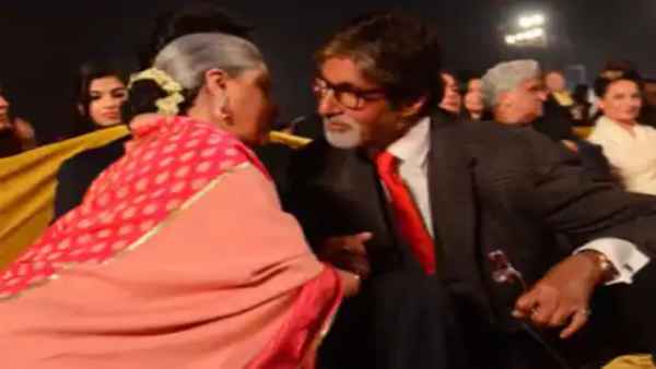 रेखा के सामने जब अमिताभ ने जया को किया किश रेखा के सामने जब अमिताभ ने जया को किया किश